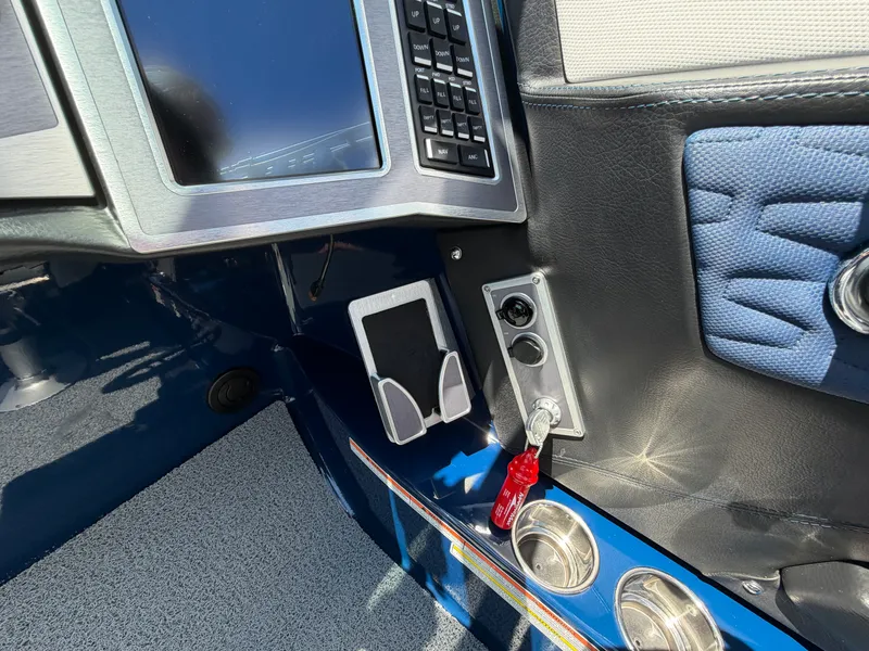 Slide: The Image of Mastercraft X24 2022 - 28