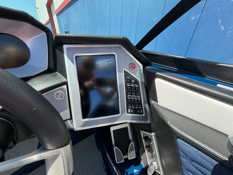 Slide: The Image of Mastercraft X24 2022 - 29