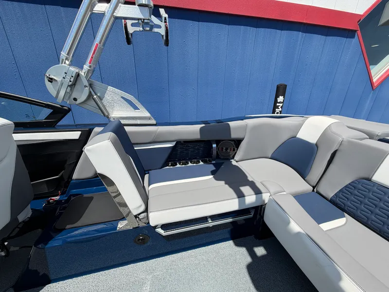 Slide: The Image of Mastercraft X24 2022 - 15