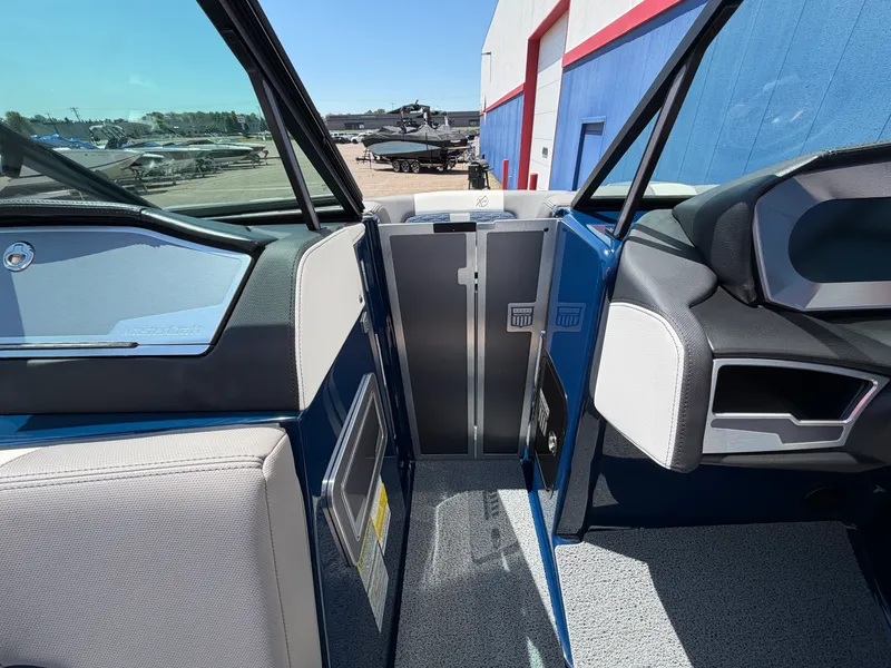 Slide: The Image of Mastercraft X24 2022 - 34