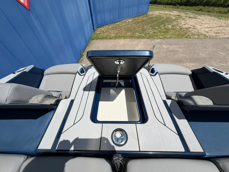 Slide: The Image of Mastercraft X24 2022 - 11