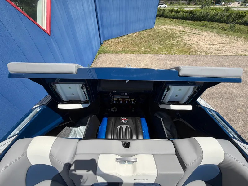 Slide: The Image of Mastercraft X24 2022 - 12