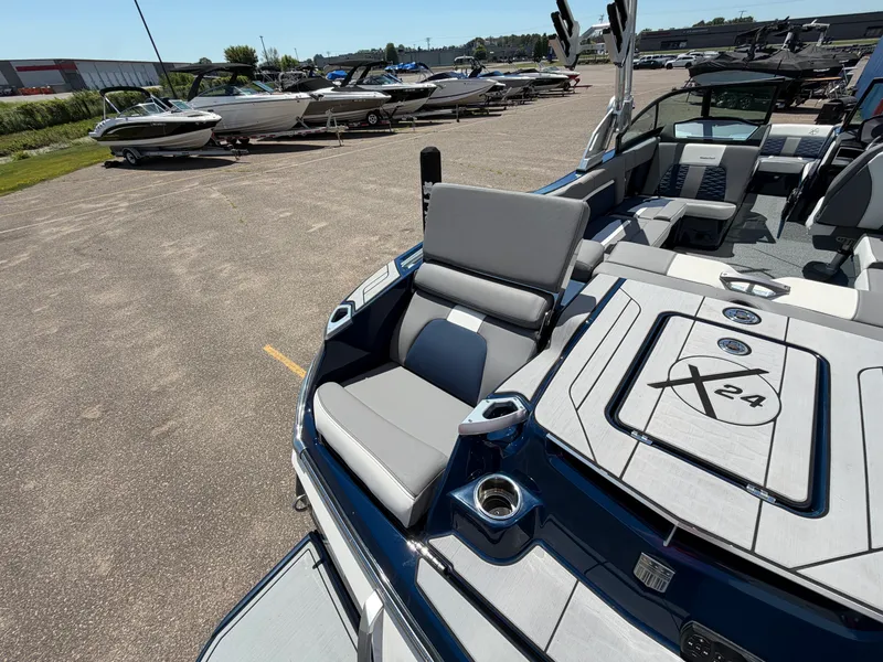 Slide: The Image of Mastercraft X24 2022 - 9