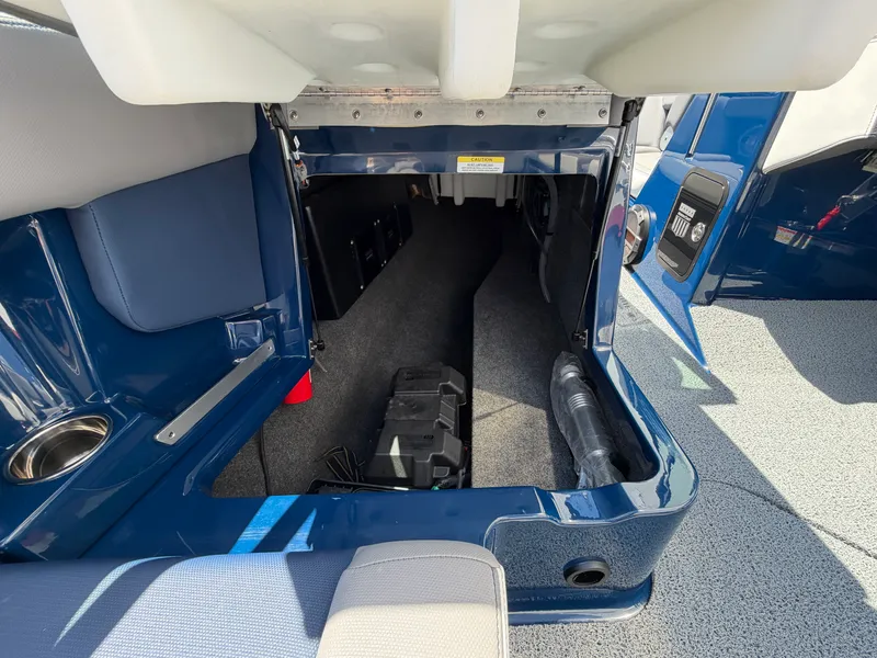 Slide: The Image of Mastercraft X24 2022 - 24