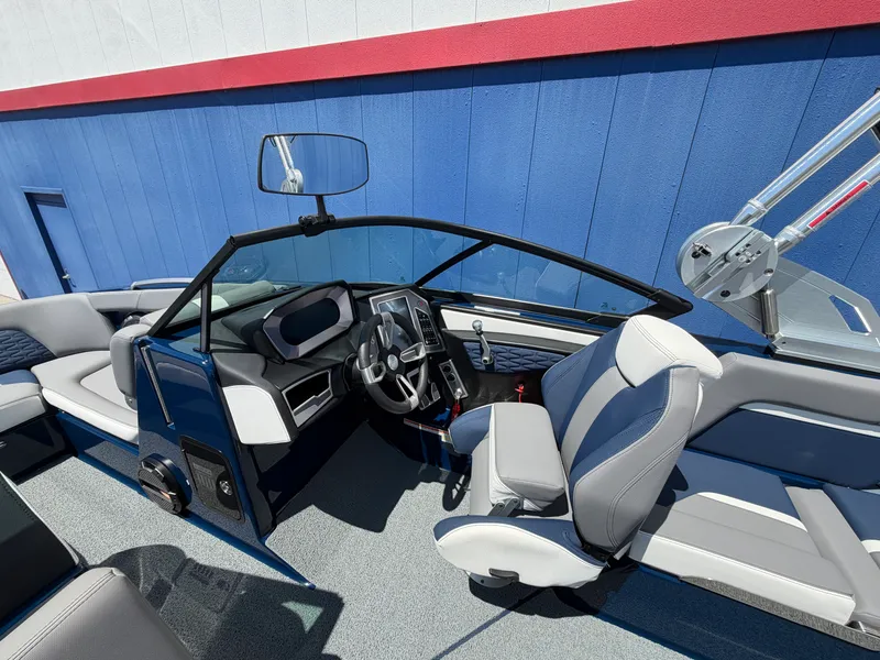 Slide: The Image of Mastercraft X24 2022 - 25