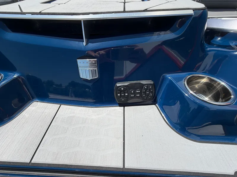 Slide: The Image of Mastercraft X24 2022 - 7
