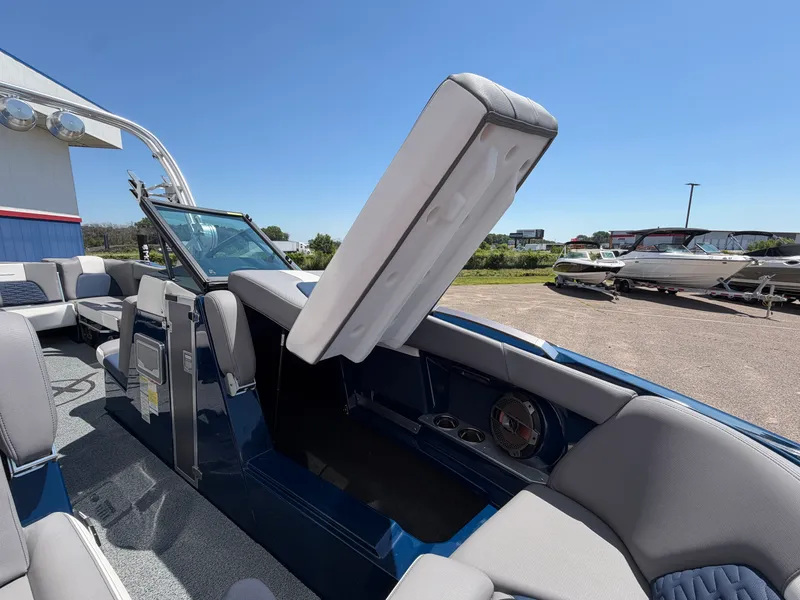Slide: The Image of Mastercraft X24 2022 - 39