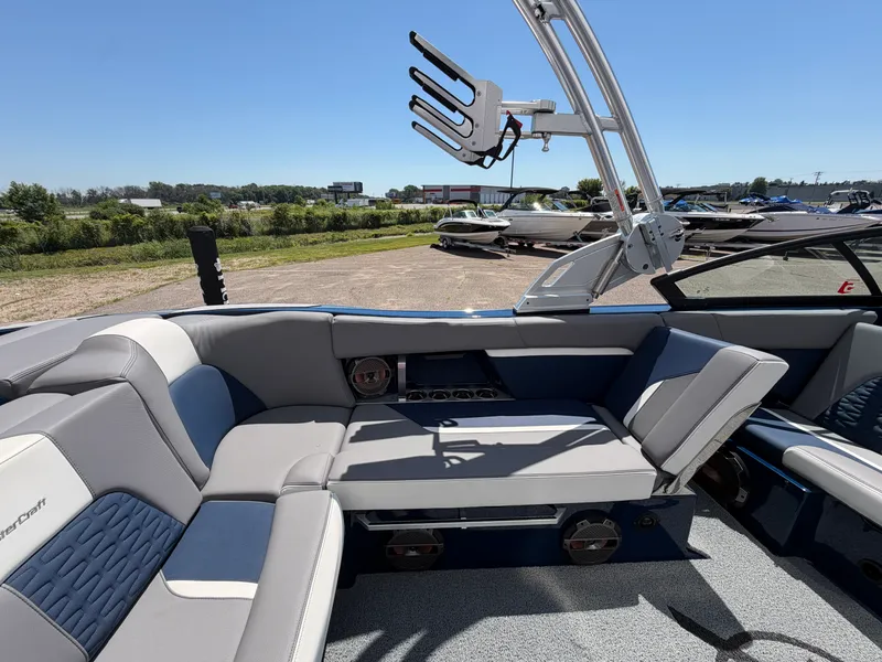Slide: The Image of Mastercraft X24 2022 - 18