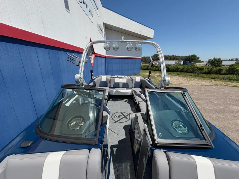 Slide: The Image of Mastercraft X24 2022 - 40