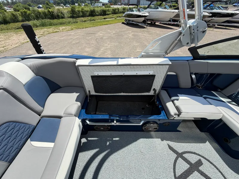 Slide: The Image of Mastercraft X24 2022 - 19