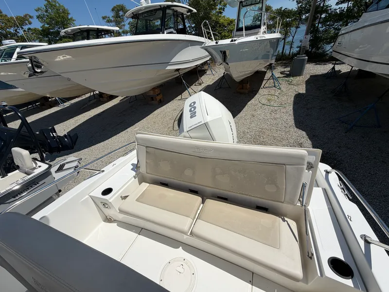 Slide: The Image of Boston Whaler 210 DAUNTLESS 2020 - 14