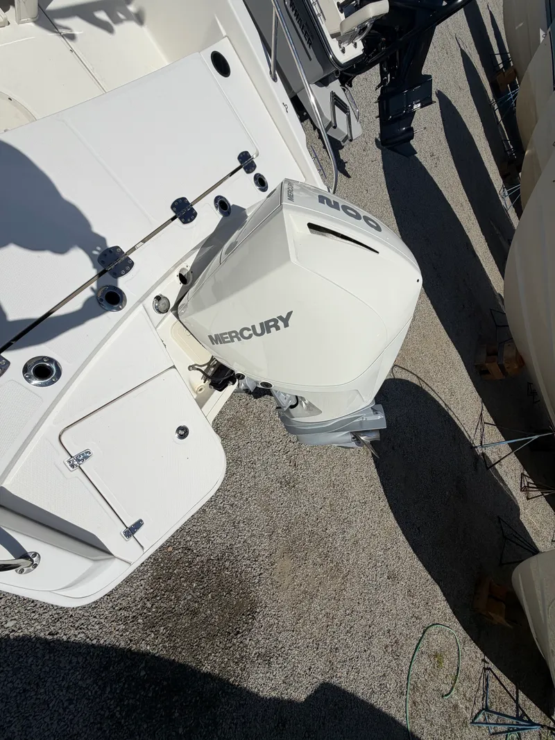 Slide: The Image of Boston Whaler 210 DAUNTLESS 2020 - 15