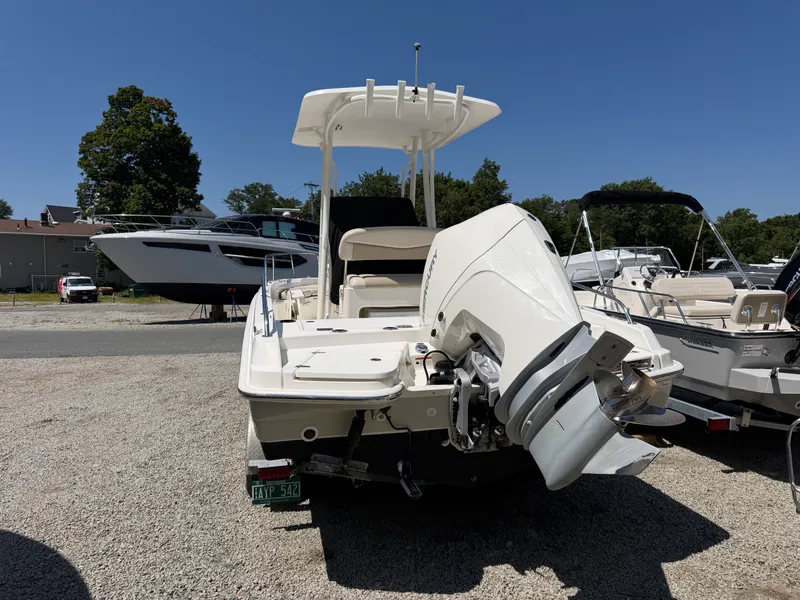 Slide: The Image of Boston Whaler 210 DAUNTLESS 2020 - 3
