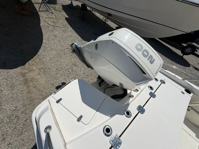 Slide: The Image of Boston Whaler 210 DAUNTLESS 2020 - 5