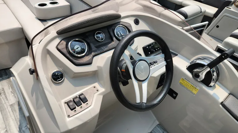 Slide: The Image of Crest II 230 SLC 2018 - 25