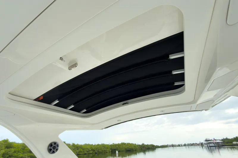 Slide: The Image of Sea Ray SLX 310 Outboard 2027 - 8