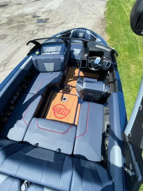 Slide: The Image of Malibu 20 VTX 2023 - 3