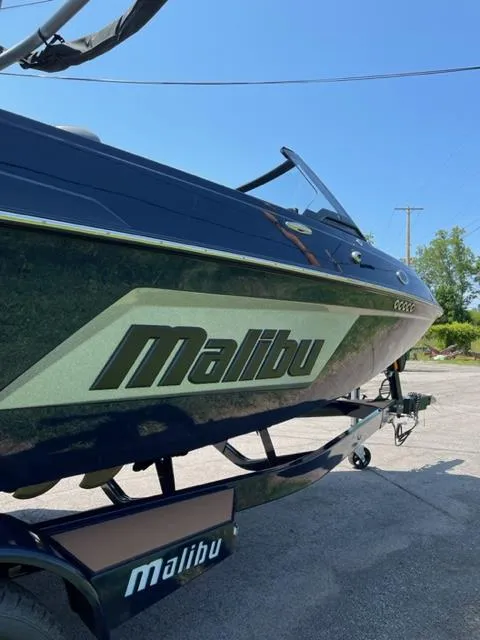 Slide: The Image of Malibu 20 VTX 2023 - 9