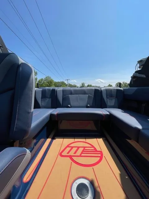 Slide: The Image of Malibu 20 VTX 2023 - 2
