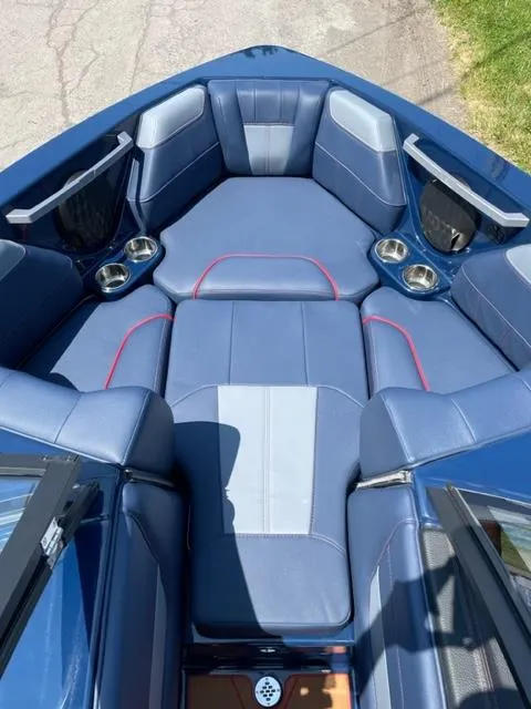 Slide: The Image of Malibu 20 VTX 2023 - 12