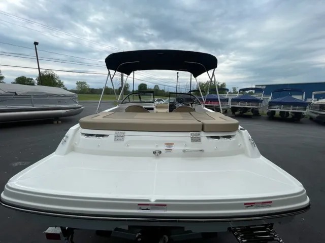Slide: The Image of Bayliner VR4 2023 - 4