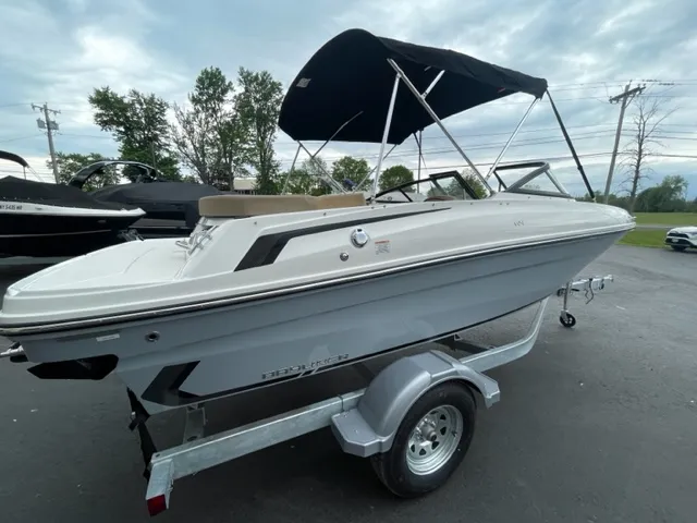 Slide: The Image of Bayliner VR4 2023 - 5