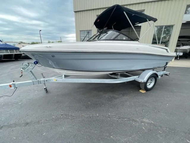 Slide: The Image of Bayliner VR4 2023 - 2