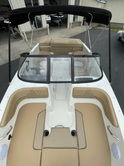 Slide: The Image of Bayliner VR4 2023 - 11