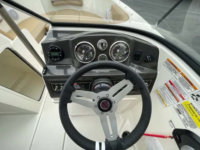 Slide: The Image of Bayliner VR4 2023 - 9