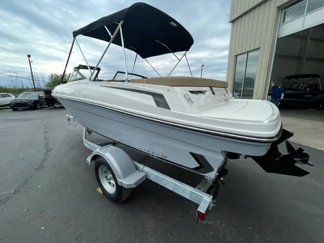 Slide: The Image of Bayliner VR4 2023 - 3