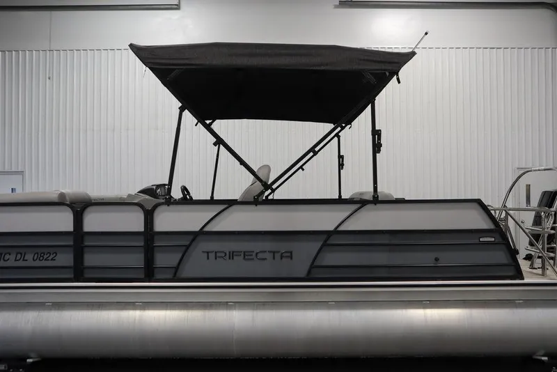 Slide: The Image of Trifecta 24UL CS 2.75 2023 - 70