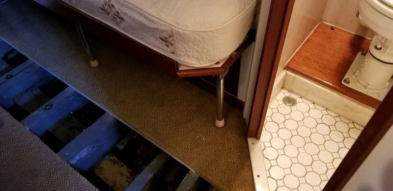 Slide: The Image of MASTER BILGES AND TILED SHOWER - 68