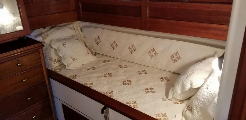 Slide: The Image of Elco Flat top 1928 - 70