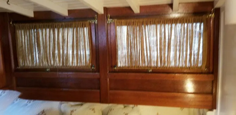 Slide: The Image of GOOD SIZED AFT CABIN WINDOWS - 77