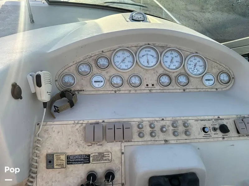 Slide: The Image of 1998 Cruisers 3375 Espirit for sale in Big Water, UT - 10