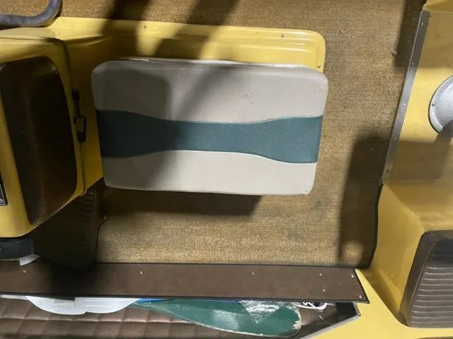 Slide: The Image of 1977 Yarcraft Spirit of 76 boat interior with yellow and beige seating. - 11