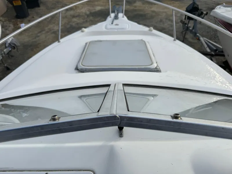 Slide: The Image of 2006 Pro-Line 23 Walk boat bow with hatch and railing. - 13