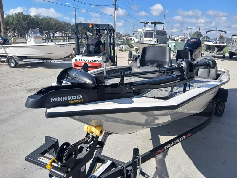 Slide: The Image of Tracker Pro Team 190 TX 2024 - 17