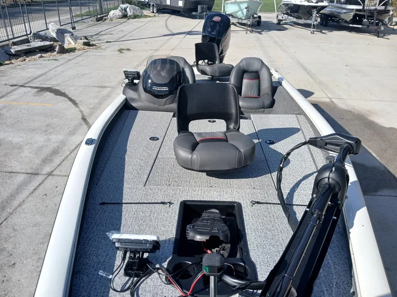 Slide: The Image of Tracker Pro Team 190 TX 2024 - 7