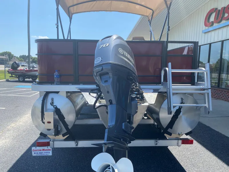 Slide: The Image of 2023 Veranda Fish VF20F4 pontoon boat with Yamaha 70 outboard motor. - 4