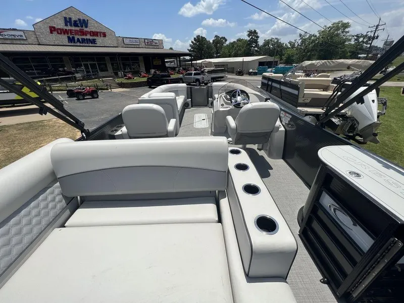Slide: The Image of 2022 Crest Classic DLX 240 SLSC pontoon boat at H&W Powersports Marine dealership. - 11