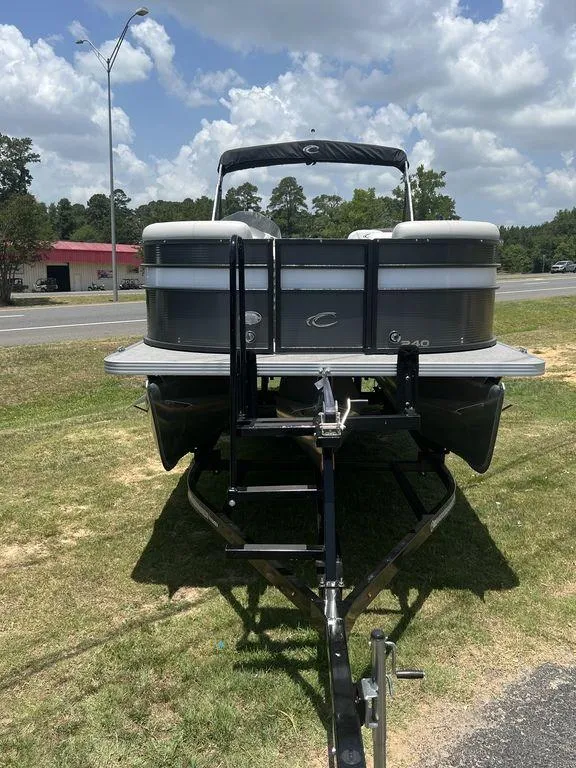 Slide: The Image of 2022 Crest Classic DLX 240 SLSC pontoon boat on a trailer. - 5
