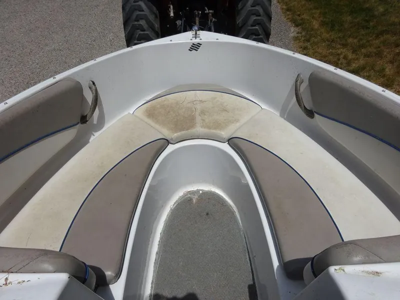 Slide: The Image of 2000 Four Winns 180 Horizon boat bow seating area with cushions. - 16