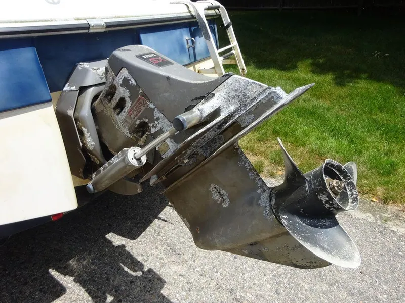 Slide: The Image of 2000 Four Winns 180 Horizon boat propeller and outdrive detail. - 19