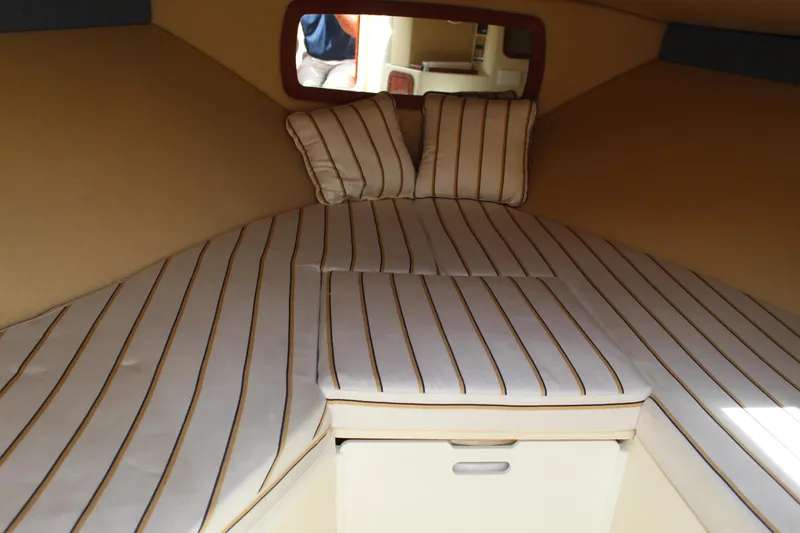 Slide: The Image of Interior of 2010 Chris-Craft Corsair 28 boat. - 14