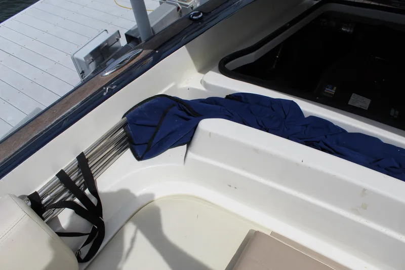 Slide: The Image of Interior of a 2010 Chris-Craft Corsair 28 boat. - 22