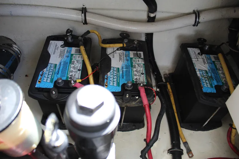 Slide: The Image of Batteries in Chris-Craft Corsair 28 boat, year 2010. - 25