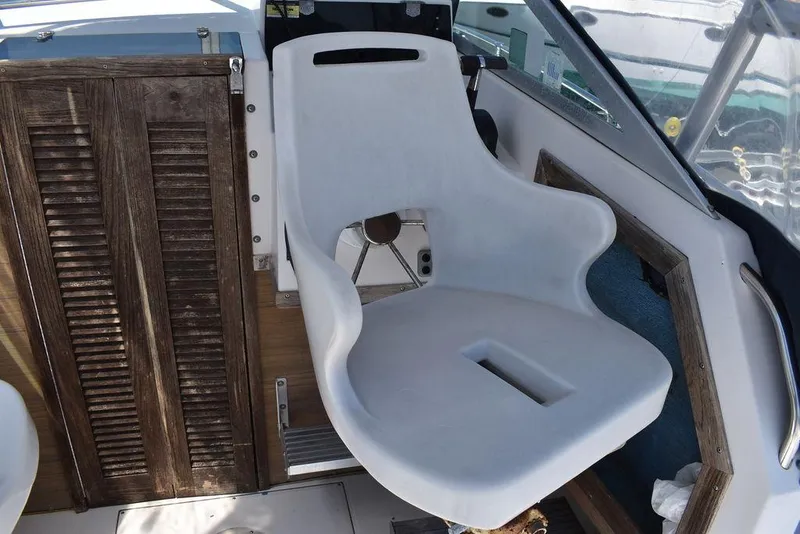 Slide: The Image of Captain's chair on a 1987 Grady-White Offshore 24 boat. - 22