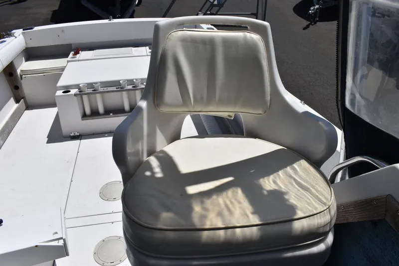 Slide: The Image of Captain's chair on a 1987 Grady-White Offshore 24 boat. - 36