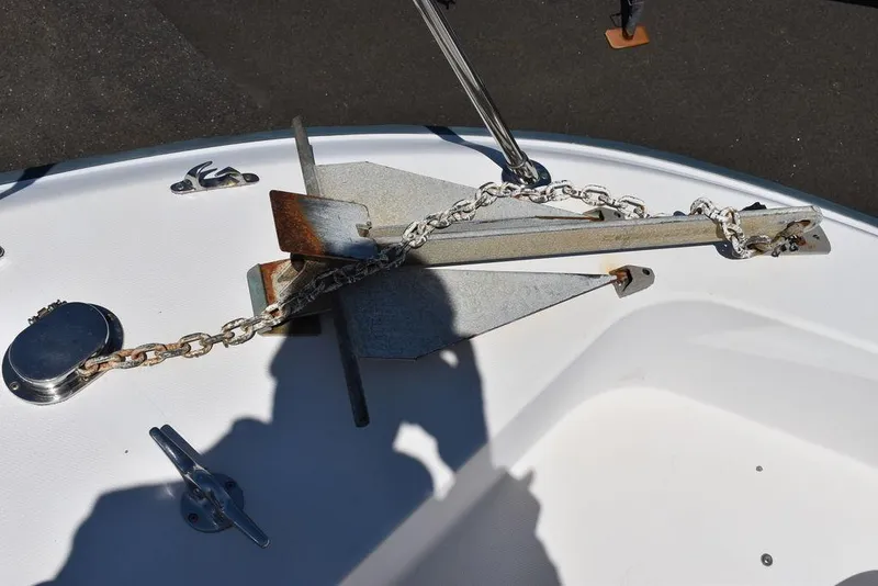 Slide: The Image of Anchor and chain on 1987 Grady-White Offshore 24 boat deck. - 44
